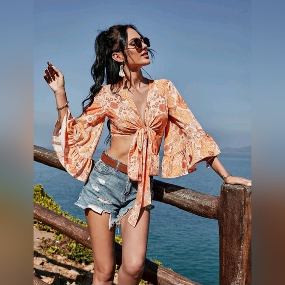 Allover Floral Tie Front Crop Top - Picture 4 of 6